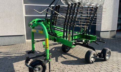 Shrnovač píce, sena DEUTZ-FAHR SWATMASTER 3821